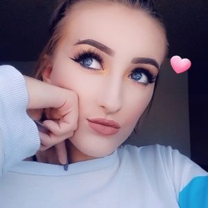 Meet your Posher, Chloe